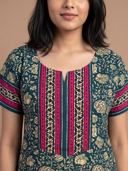 Women_blue_floral_nightgown_nighty_maternity_maternity_close_up